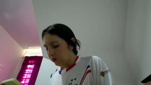 laura  online show from 17, 7, 2026