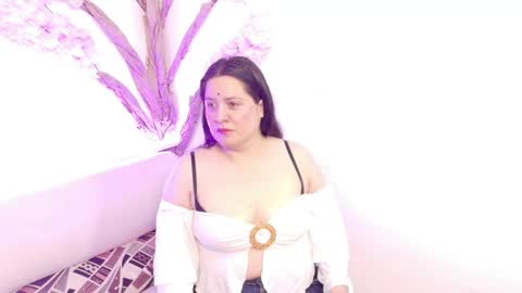 Snapshot of laura__castillo_ chatting on 16, 5, 2026 online show from 16, 5, 2026