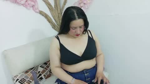 Snapshot of laura__castillo_ chatting on 25, 5, 2026 online show from 25, 5, 2026