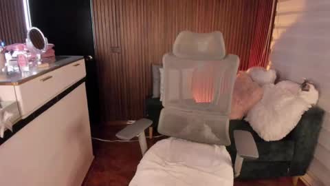 laura cruz online show from 13, 4, 2026