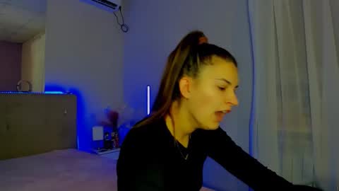 Laura online show from 17, 11, 2025