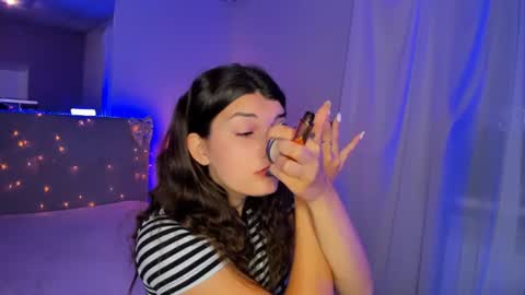 Snapshot of laura__leee chatting on 19, 6, 2026 Laura online show from 19, 6, 2026