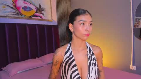 Snapshot of laura_aristizabal_19 chatting on 4, 7, 2026 Laura online show from 4, 7, 2026
