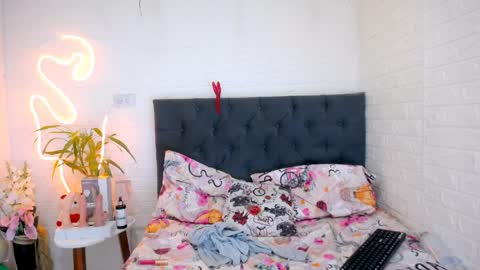 LAURA online show from 10, 4, 2026