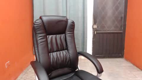 CALL ME LOVE  LAURA online show from 18, 2, 2025