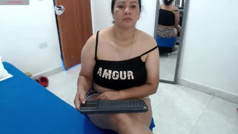 laura_foxx2379 online show from 15, 4, 2026