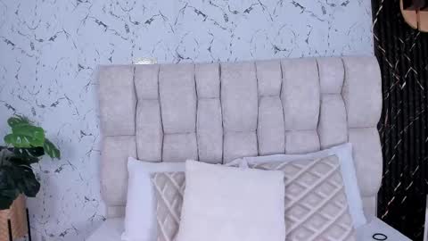 Snapshot of laura_ivy chatting on 25, 11, 2025 LauraIvy online show from 25, 11, 2025