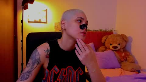 Laura Rose online show from 2, 4, 2026