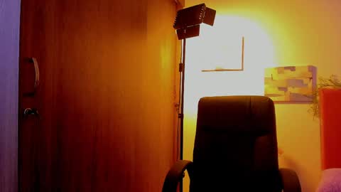 Laura Rose online show from 7, 4, 2026