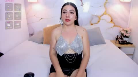 Snapshot of laura_smith12 chatting on 6, 5, 2026 Laura Smith online show from 6, 5, 2026