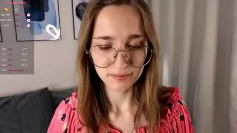 Snapshot of lauracollins__ chatting on 7, 6, 2026 May online show from 7, 6, 2026