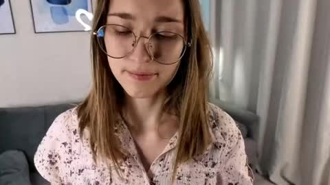Snapshot of lauracollins__ chatting on 8, 6, 2026 May online show from 8, 6, 2026
