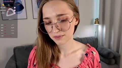 Snapshot of lauracollins__ chatting on 10, 6, 2026 May online show from 10, 6, 2026