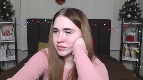 LauraHlot online show from 5, 1, 2025