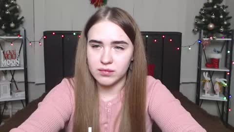 LauraHlot online show from 5, 1, 2025