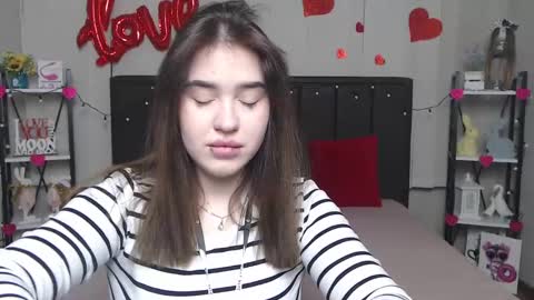 LauraHlot online show from 8, 3, 2025