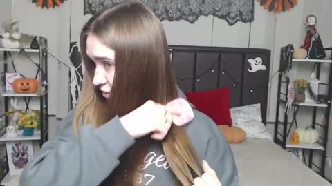 LauraHlot online show from 15, 11, 2025