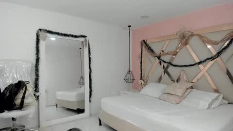 laura  online show from 17, 12, 2025