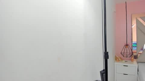 laura  online show from 25, 2, 2026