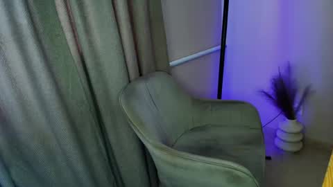 Snapshot of lauramartix chatting on 10, 7, 2026 Leila Libertas online show from 10, 7, 2026