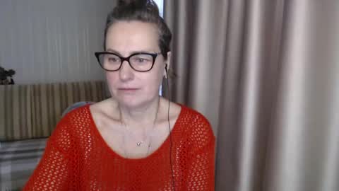 Lauraoven1 online show from 10, 2, 2025