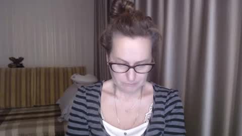 Lauraoven1 online show from 17, 2, 2025