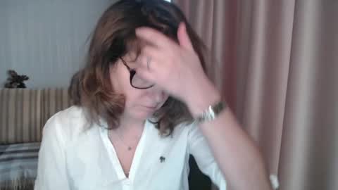 Lauraoven1 online show from 23, 2, 2025