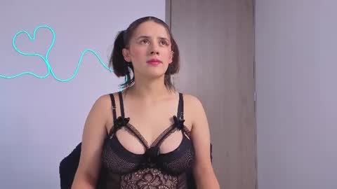Snapshot of laurasex_21 chatting on 9, 6, 2026 Laura online show from 9, 6, 2026