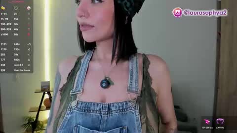 Snapshot of laurasophya chatting on 20, 12, 2025 Laura online show from 20, 12, 2025
