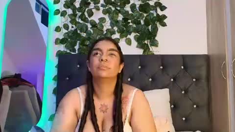 Snapshot of lauravince4195 chatting on 20, 6, 2026 laura online show from 20, 6, 2026
