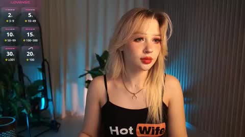  Laura  online show from 9, 9, 2025