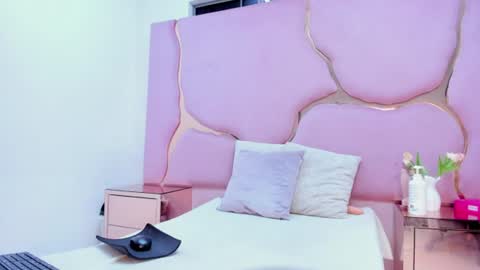 Snapshot of laurendpink chatting on 13, 7, 2026 laurendpink online show from 13, 7, 2026