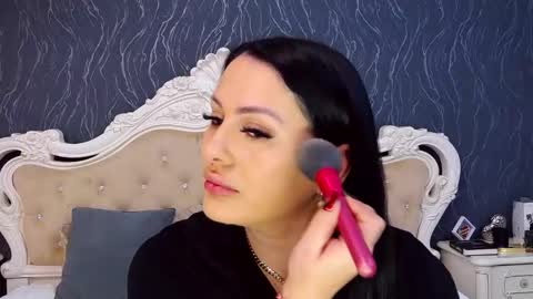 Laura online show from 5, 3, 2026