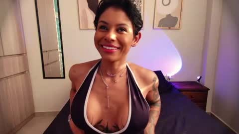 Snapshot of laurensaenz chatting on 24, 6, 2026 Lauren Saenz online show from 24, 6, 2026