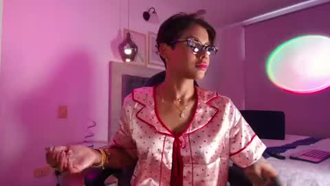Snapshot of laurensaenz chatting on 15, 7, 2026 Lauren Saenz online show from 15, 7, 2026