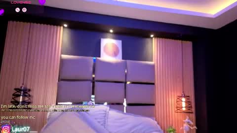 Snapshot of lauroberts chatting on 7, 7, 2026 Lau Roberts online show from 7, 7, 2026