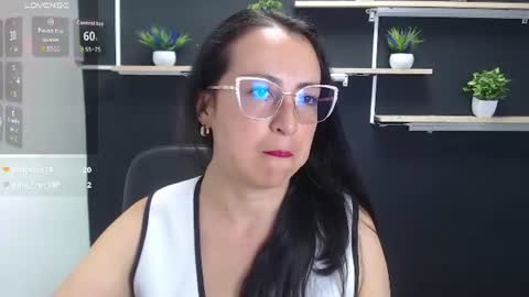 Snapshot of lauryn_jones chatting on 9, 7, 2026 Laury online show from 9, 7, 2026