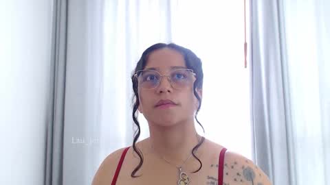 Snapshot of lauu_jones chatting on 23, 10, 2025 Laura online show from 23, 10, 2025
