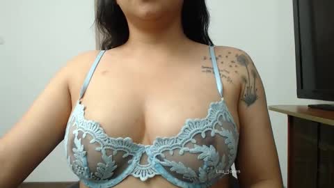 Snapshot of lauu_jones chatting on 26, 11, 2025 Laura online show from 26, 11, 2025