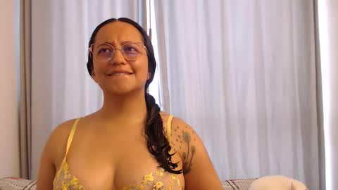 Snapshot of lauu_jones chatting on 18, 3, 2026 Laura online show from 18, 3, 2026