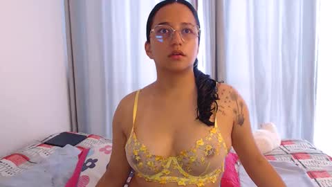 Snapshot of lauu_jones chatting on 1, 4, 2026 Laura online show from 1, 4, 2026
