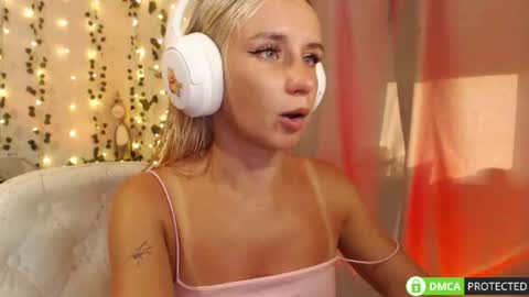 Snapshot of lavinell chatting on 26, 7, 2026 Mia online show from 26, 7, 2026