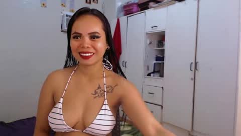 Snapshot of lavvenderr chatting on 6, 8, 2026 lavvenderr online show from 6, 8, 2026