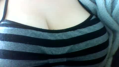 Snapshot of layannalea chatting on 7, 7, 2026 layannalea online show from 7, 7, 2026
