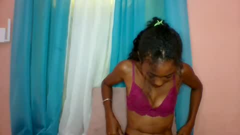 Snapshot of layannek chatting on 22, 6, 2026 layannek online show from 22, 6, 2026