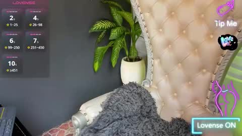 Layla online show from 8, 11, 2025