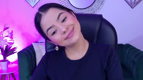 Layla Breezee online show from 18, 4, 2026