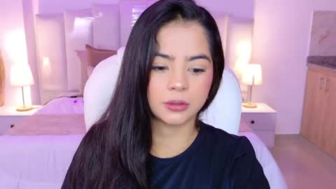 Layla Breezee online show from 15, 5, 2026