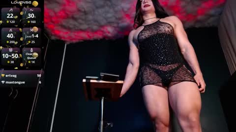 Layla   help me with your thumbs up its important  online show from 23, 12, 2025