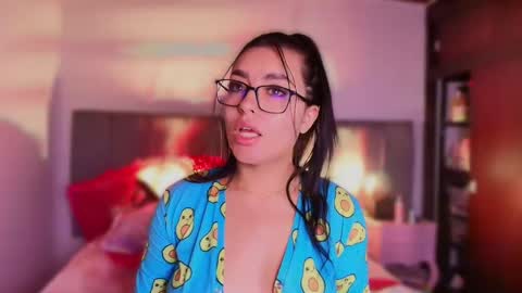 Layla online show from 8, 3, 2025